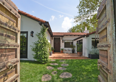 104 N. Almont Dr.