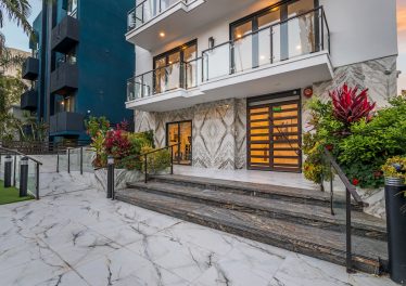 137 N. Doheny Dr.